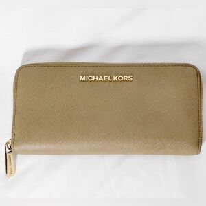 MICHAEL Michael Kors Jet Travel Large Continental Wallet in Beige